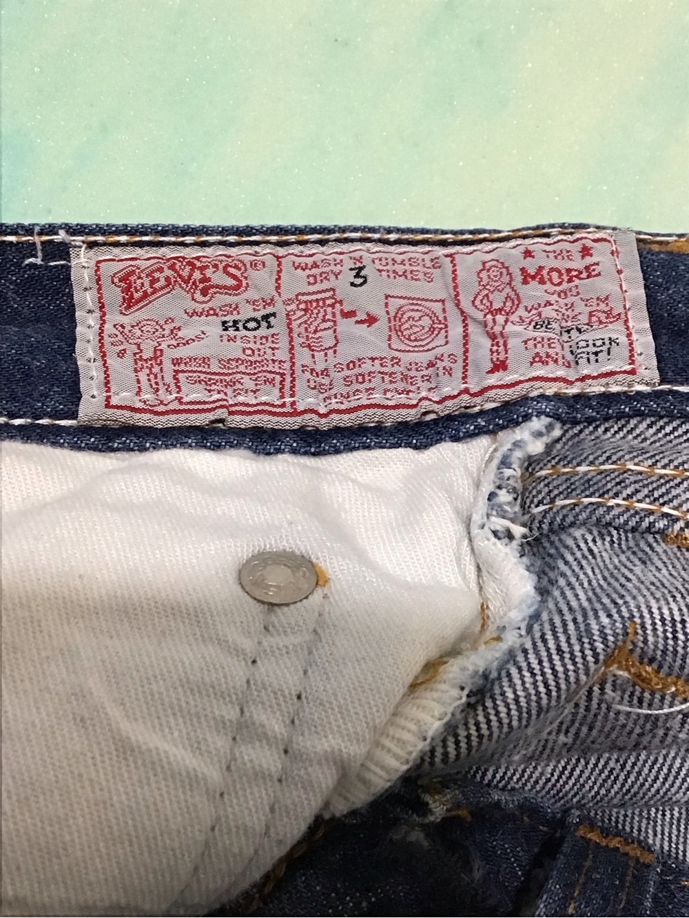 Vintage 1983 Levi’s 501 Women Dark Wash Jeans 26x32 7M Red Care Tag Made in USA - Picture 3 of 15